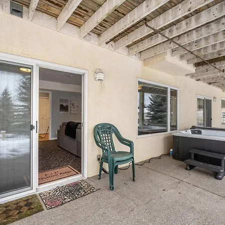 R&R Relaxation Ridge, Private Hot Tub, Spacious Radium Hot Springs Exterior photo