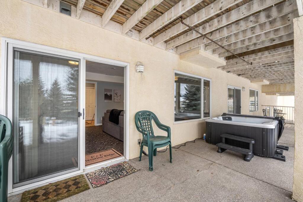 R&r Relaxation Ridge, Private Hot Tub, Spacious Holiday home Radium Hot Springs