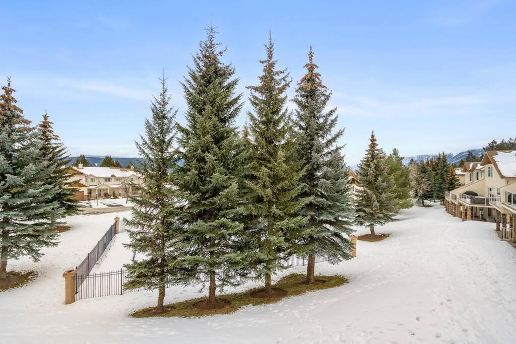 R&r Relaxation Ridge, Private Hot Tub, Spacious Holiday home Radium Hot Springs