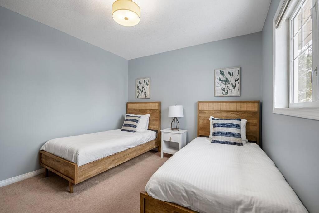 R&r Relaxation Ridge, Private Hot Tub, Spacious * Radium Hot Springs