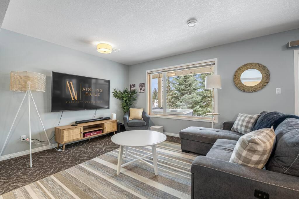 R&r Relaxation Ridge, Private Hot Tub, Spacious Holiday home Radium Hot Springs